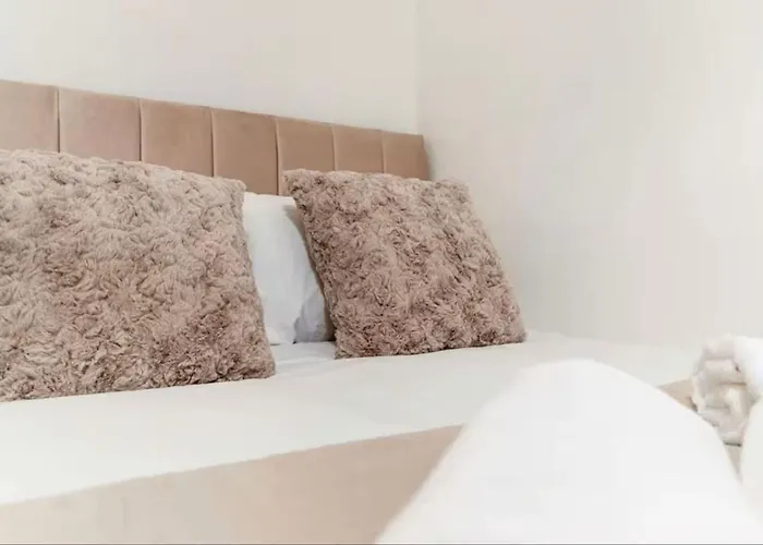 Esher House 펜션 *